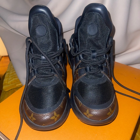 Louis Vuitton Arch Light 38 - Picture 2 of 4